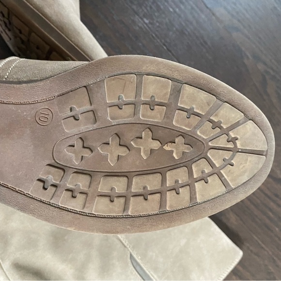 Faux suede boots. - Picture 2 of 4